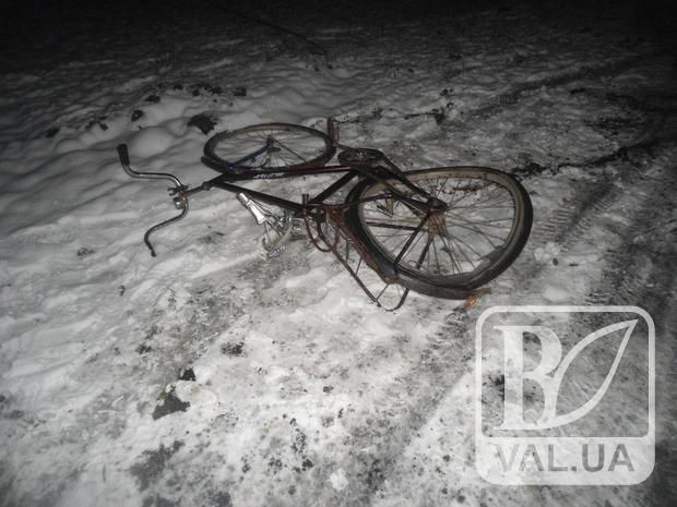 Збив і зник: на Чернігівщині автівка збила велосипедиста
