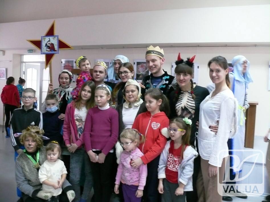 Чернігівські студенти принесли свято до дитячих лікарняних ліжок. ФОТО