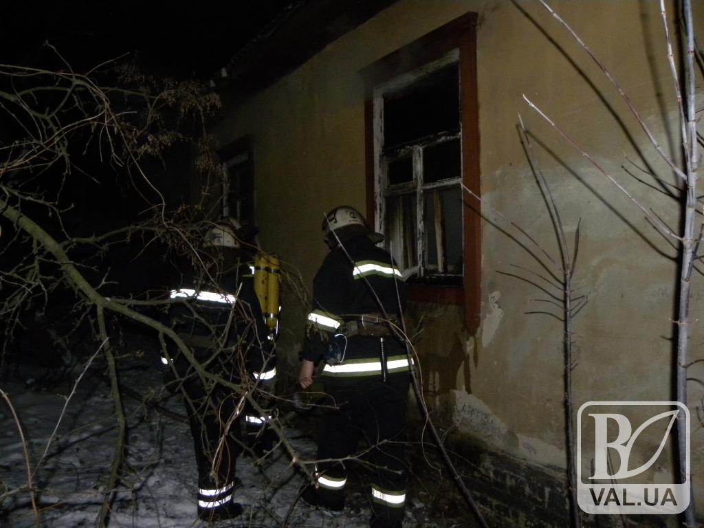 У Чернігівському районі 68-річний чоловік ледь не згорів у власному будинку