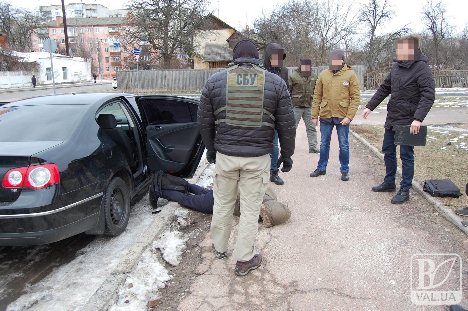 У Чернігові знешкодили банду торгівців зброєю, яку організував працівник поліції. ФОТО