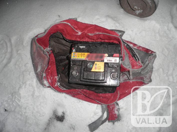 Чернігівська поліція затримала «акумуляторного» злодія, на рахунку якого двадцять крадіжок