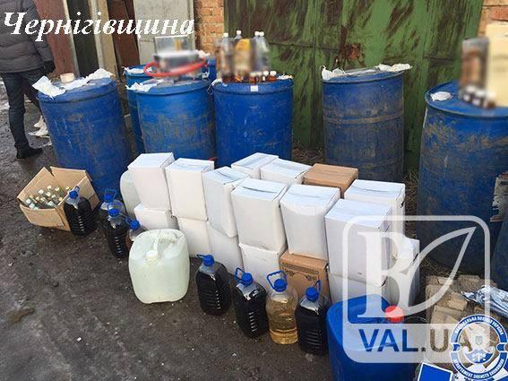 На Чернігівщині у бутлегерів вилучили три тонни спирту та дві тонни алкогольної продукції