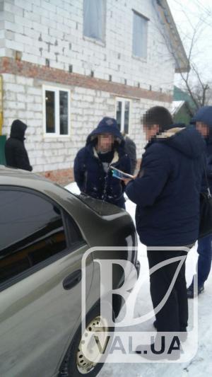 Екс-поліцейський з Чернігова разом з киянином збували наркотики неповнолітнім