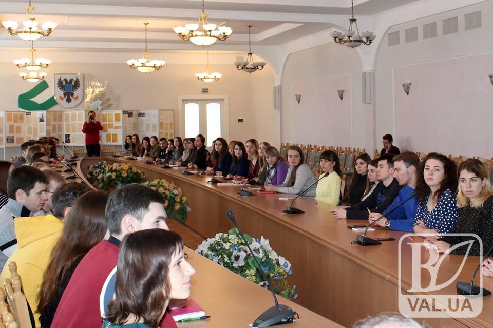Представники органів влади Чернігівщини зустрілися з майбутніми держслужбовцями