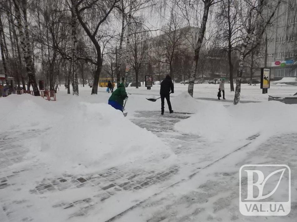 Хто і де повинен прибирати сніг у Чернігові: розподіл обовʼязків