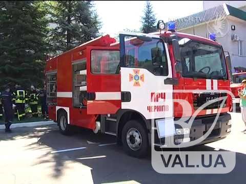 Центром Чернігова пронеслися пожежні машини 