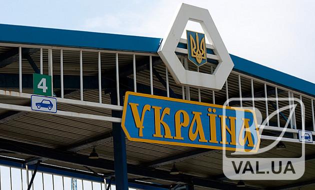 Українець намагався «прорватися» через кордон на «євробляхах» та з травматом