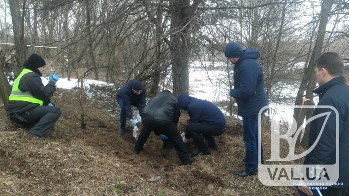 На Чернігівщині чоловік  зарубав та закопав жінку