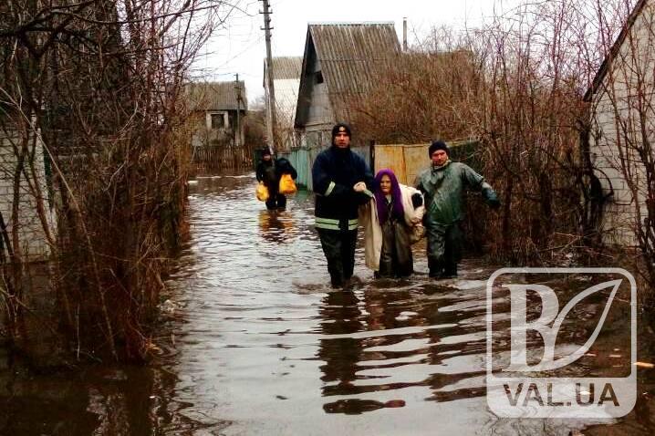 На Чернігівщині з зон підтоплення за добу евакуювали вже 16 громадян. ФОТО