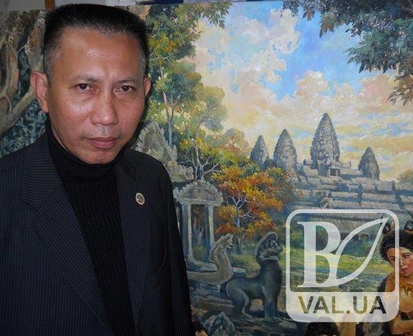 Уроки Камбоджі для України: виставка картин Ук Дара Чана в Чернігові