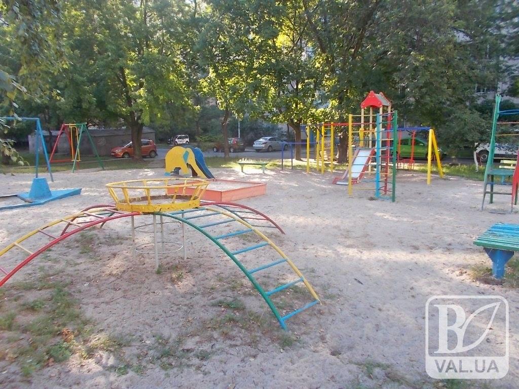 На Чернігівщині місцеву владу зобов’язали привести до ладу дитячі майданчики 	