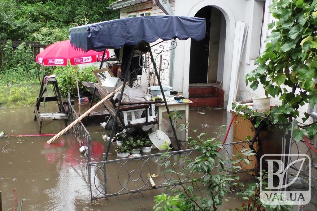 У Чернігові внаслідок негоди підтоплені 13 будинків та 3 підвали багатоповерхівок. ФОТО
