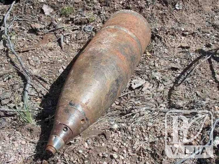 На березі Десни знайшли артилерійський снаряд