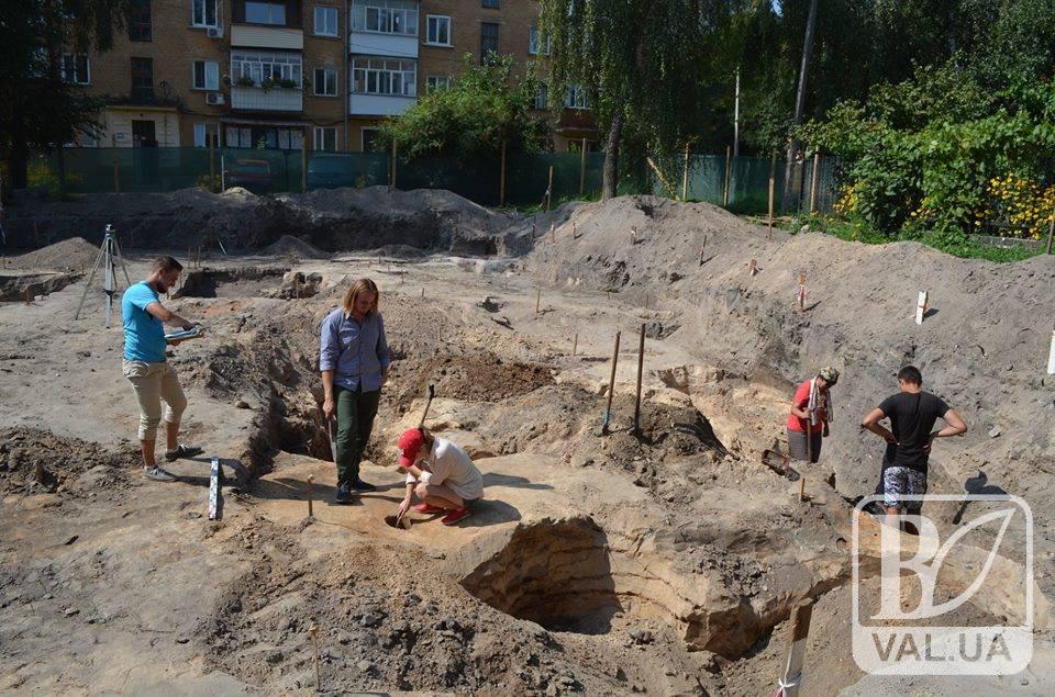 У середмісті Чернігова археологи під час розкопу виявили артефакти часів Данила Галицького. ФОТО