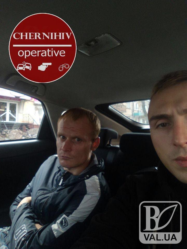 У Чернігові патрульні затримали водія «під кайфом» з краденим айфоном. ФОТО