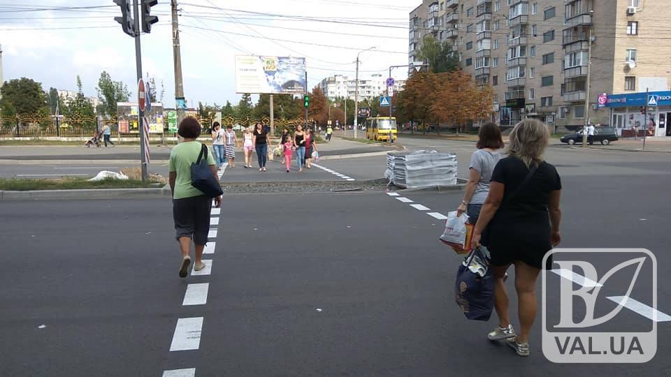 Світлофор на перетині вулиць Рокосовського і Всіхсвятської підкорегують