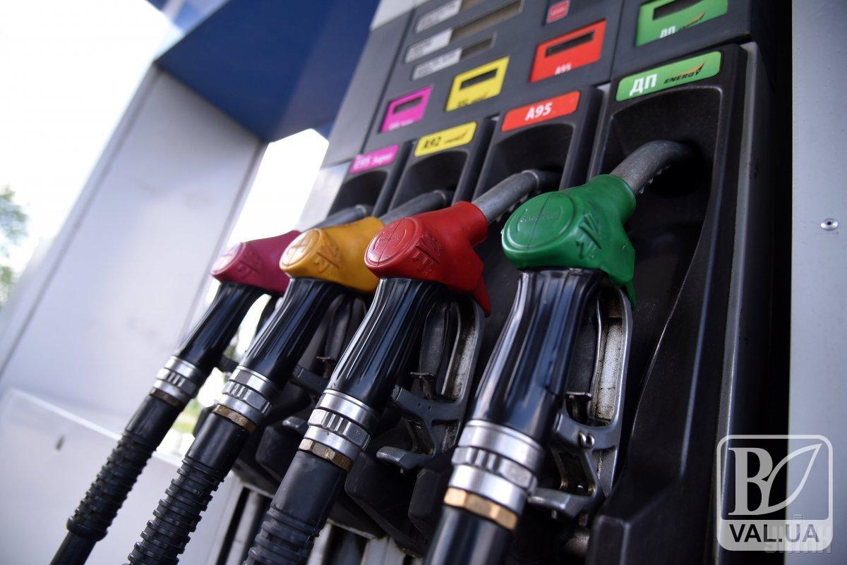 Ціни на бензин на українських АЗС продовжують зростати