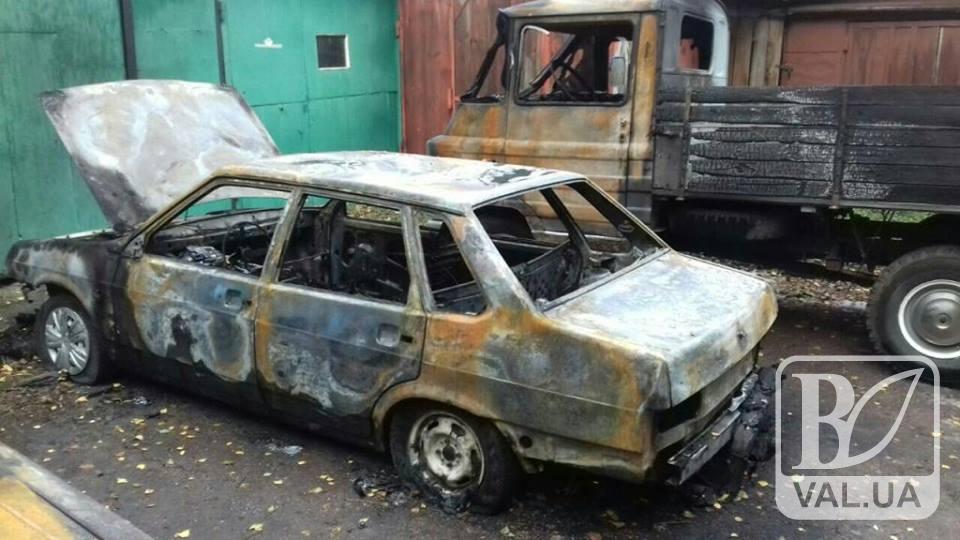 На Чернігівщині горіли три автомобілі. ФОТО