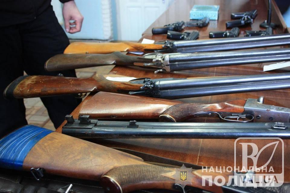 Чернігівські школи здали цілий арсенал спортивних гвинтівок для утилізації