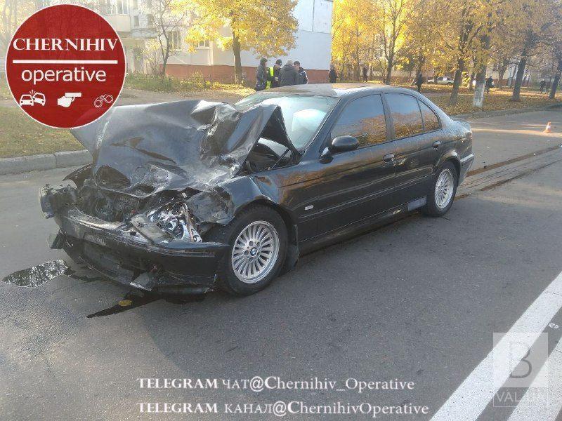 На Бєлова зіткнулись позашляховик та BMW: є постраждалі. ФОТО