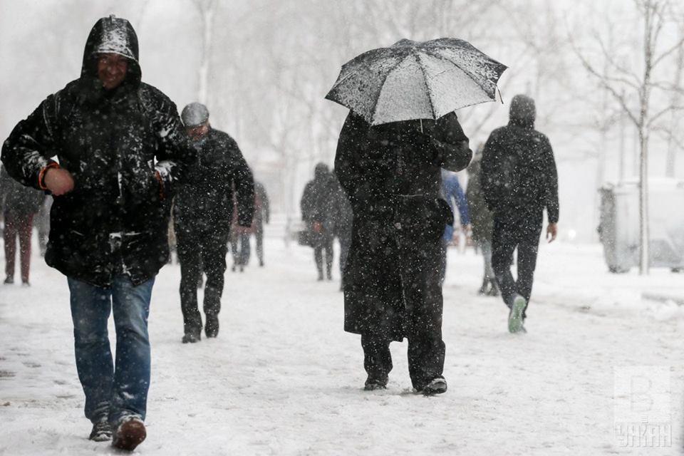 Налипание мокрого снега и гололед: на Черниговщине резко ухудшится погода