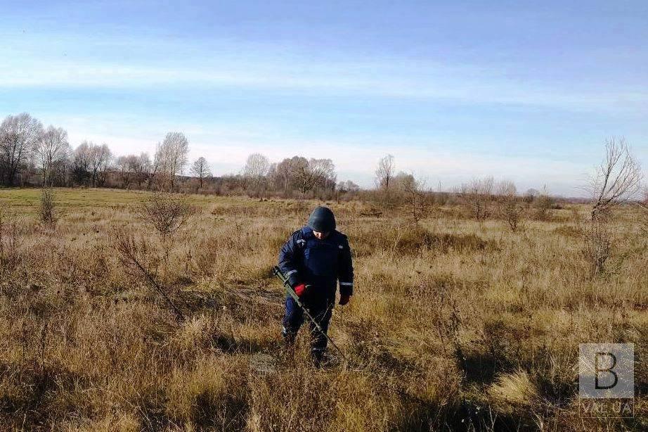 На Чернігівщині піротехніки ДСНС знищили 4 вибухонебезпечних предмети. ФОТО