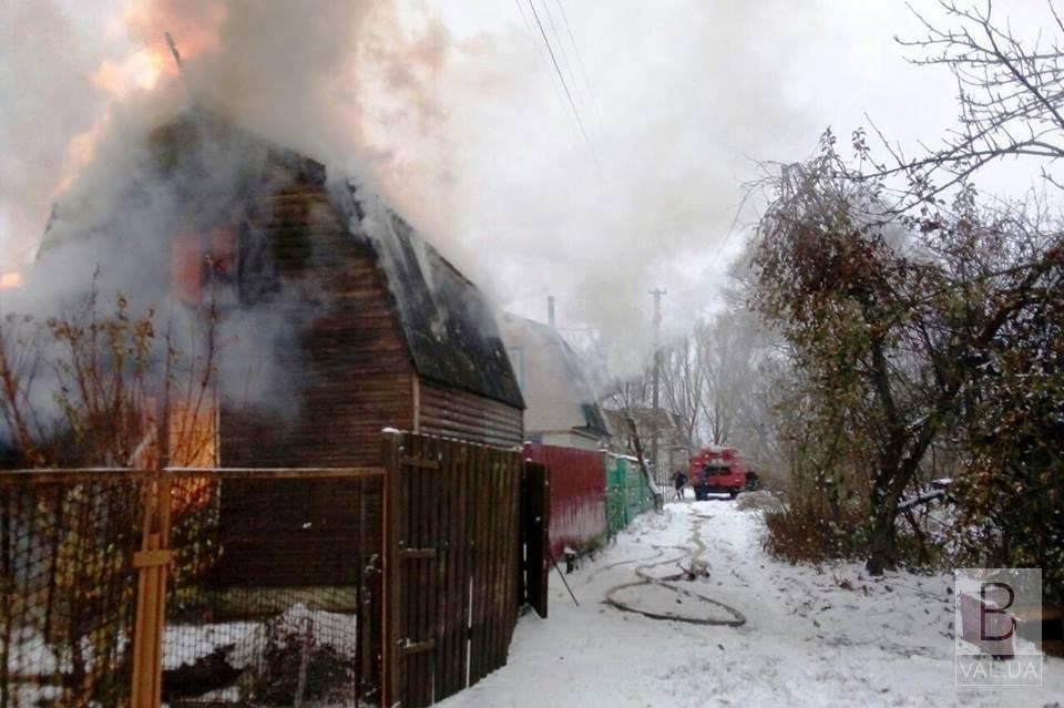 На Чернігівщині горіли 5 будинків та легковий автомобіль