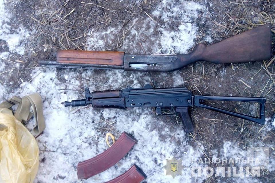 На Чернігівщині пенсіонер на горищі зберігав цілий арсенал автоматичної зброї