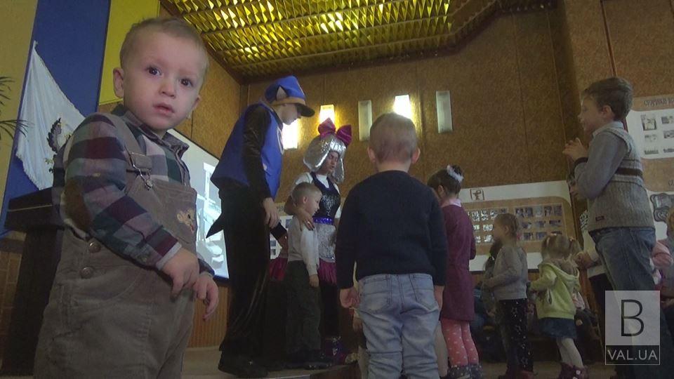 Спасенные медиками дети пришли в роддом Чернигова на праздник