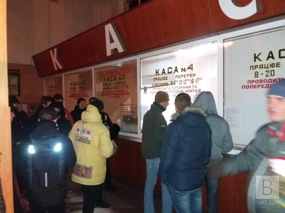 На центральном автовокзале Чернигова начали продавать билеты участникам боевых действий без ограничений