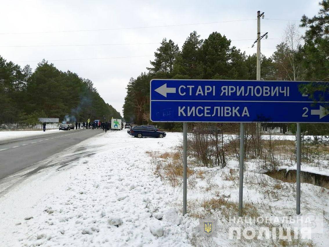 «Євробляхери» перекрили київську трасу неподалік Нових Яриловичів. ФОТО