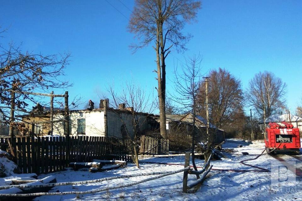 На Чернігівщині у власному будинку ледь не згорів 69-річний чоловік