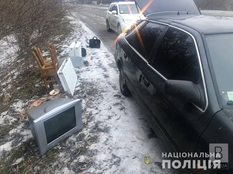 В Черниговской области обезвредили двух серийных воров, которые «обчистили» около десятка домов. ФОТО