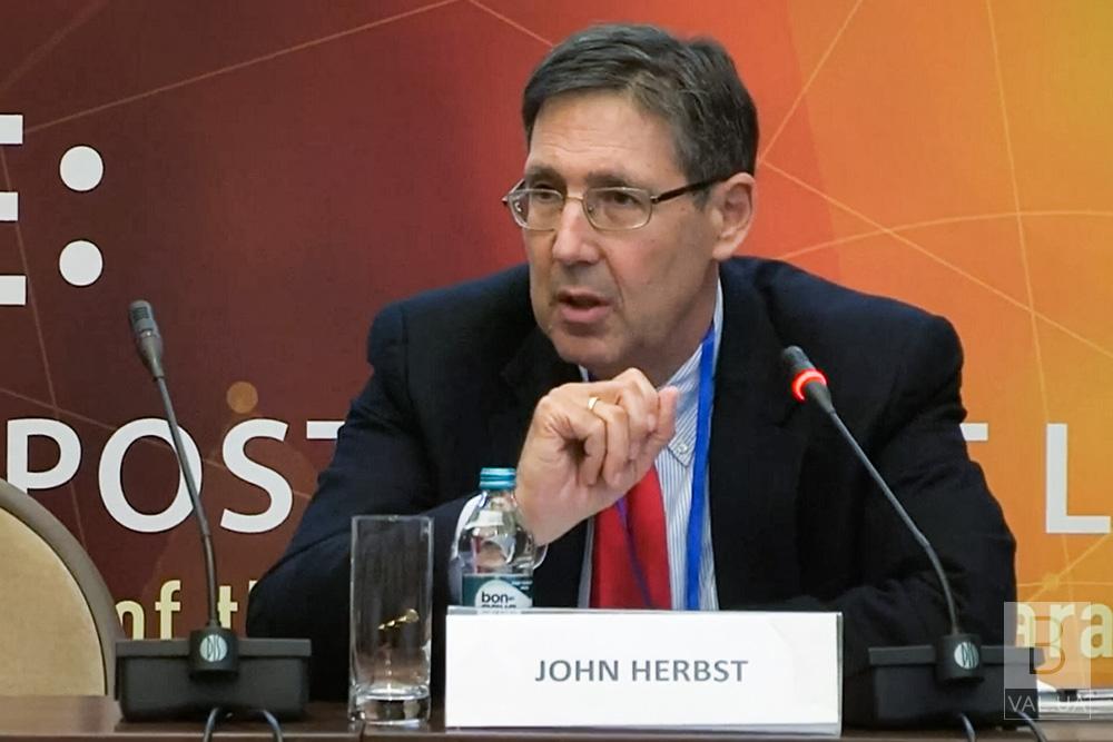 Экс-посол США в Украине Джон Хербст: Юлия Тимошенко не друг Кремля, она сторонник себя