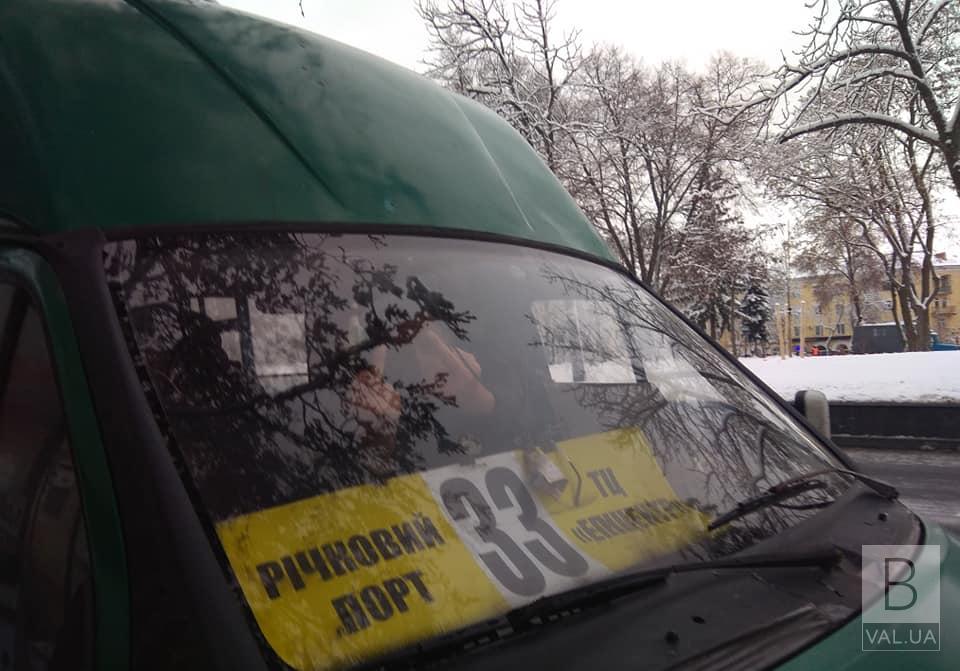 В Чернигове водитель маршрутки показывал непристойные жесты пассажирке ВИДЕО