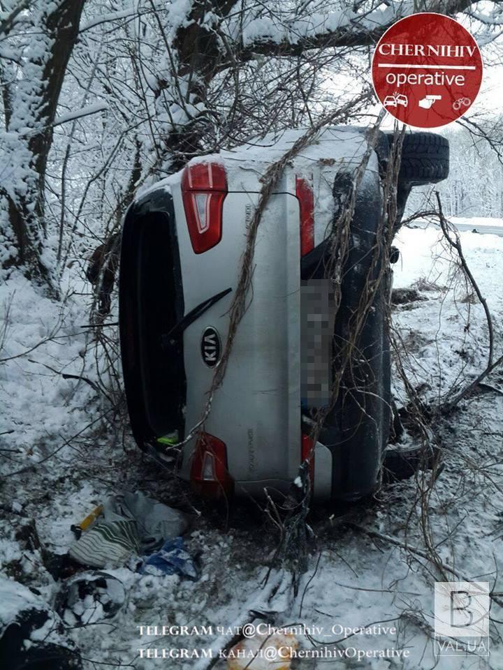 Смертельное ДТП на Черниговщине: тело водителя из искореженного авто доставали спасатели. ФОТО