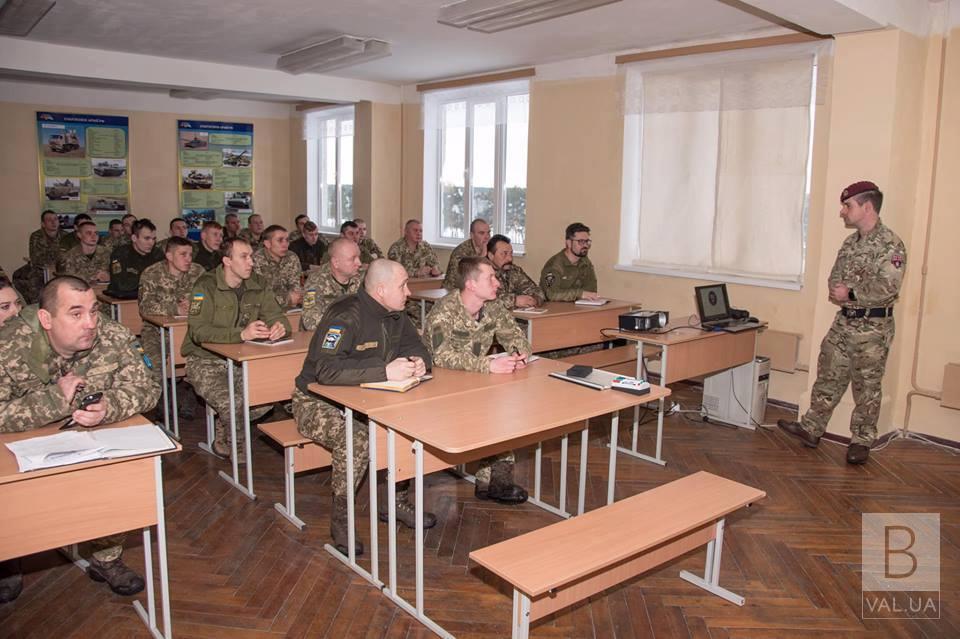 У «Десні» британські інструктори навчають військовослужбовців. ФОТО