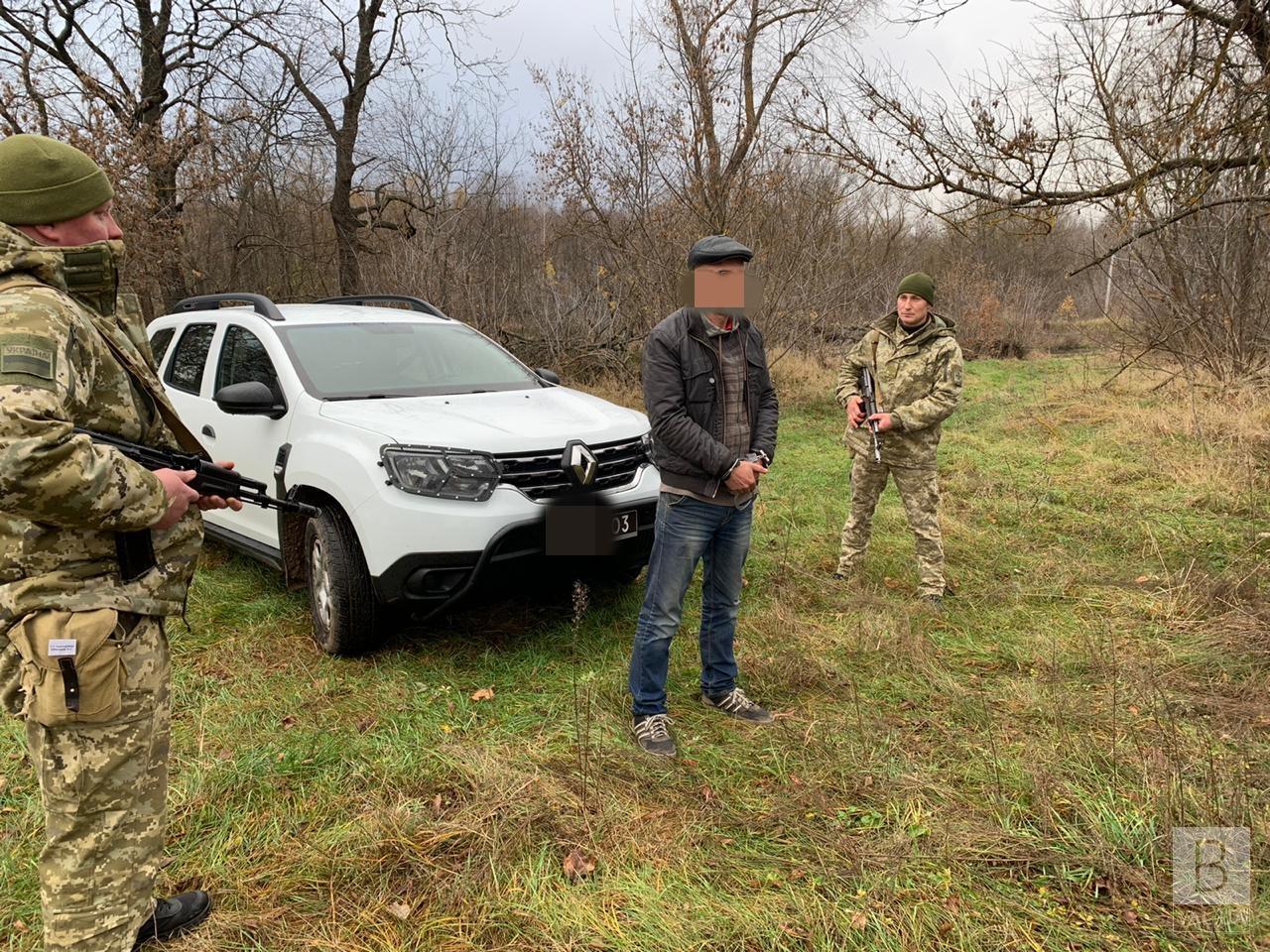 Прикордонники спіймали росіянина, який хотів оминути кордон через ліс