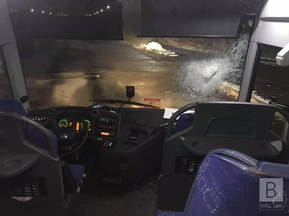 На Чернігівщині вдруге за день невідомі напали на автобус «Автолюкса». ФОТО