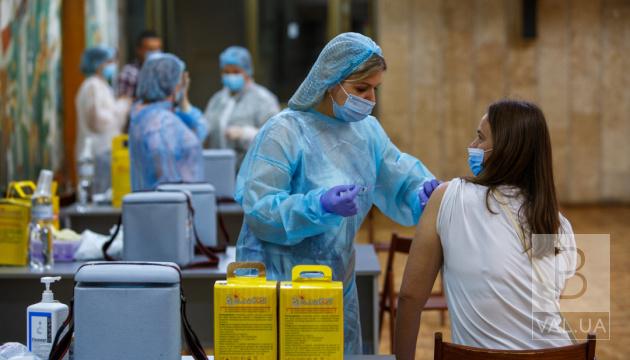 Центри масової вакцинації в Чернігові наступного тижня дещо змінять графік роботи