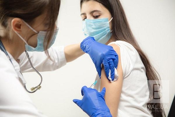 40,8 % жителів Чернігівщини повністю вакциновані проти COVID-19