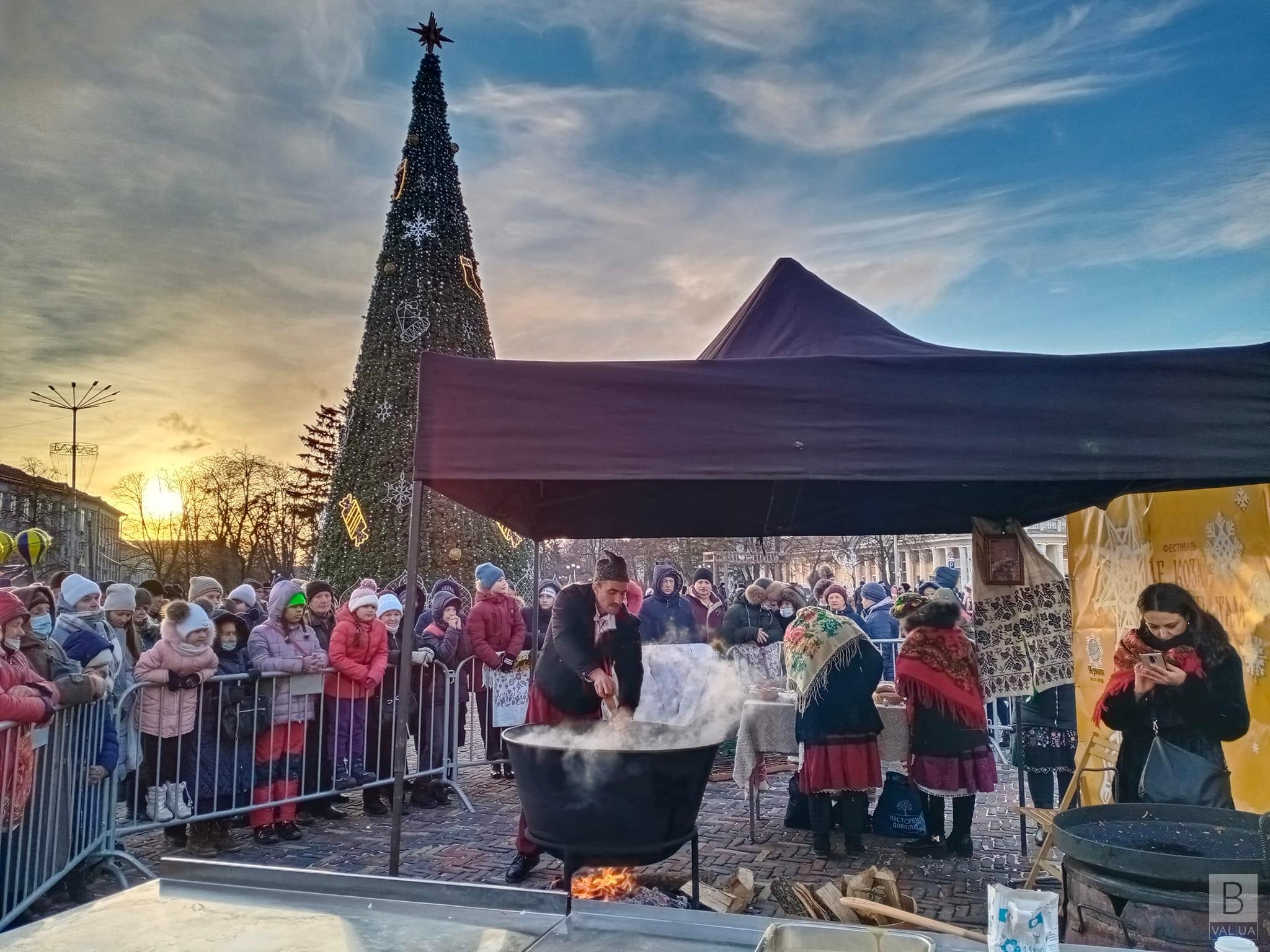 Більше 1000 порцій: у Чернігові зварили рекордний різдвяний куліш. ФОТО