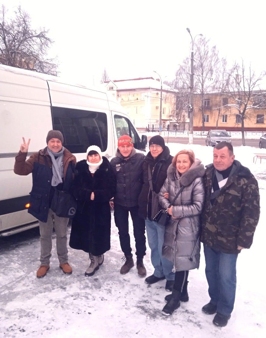 Чернігівські лялькарі з виставою «Зимові пригоди Крукоруків» поїхали на Донеччину