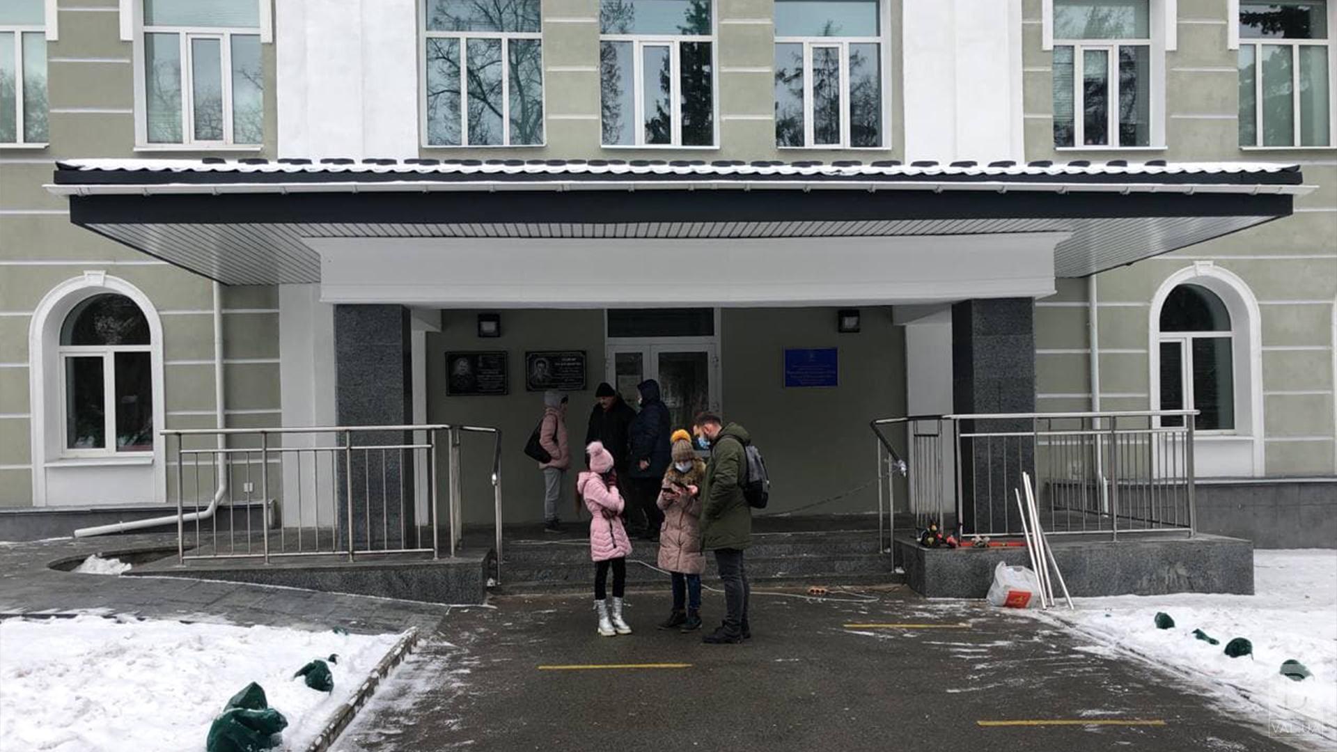 У Чернігові через повідомлення про замінування евакуюють школи та торгові центри