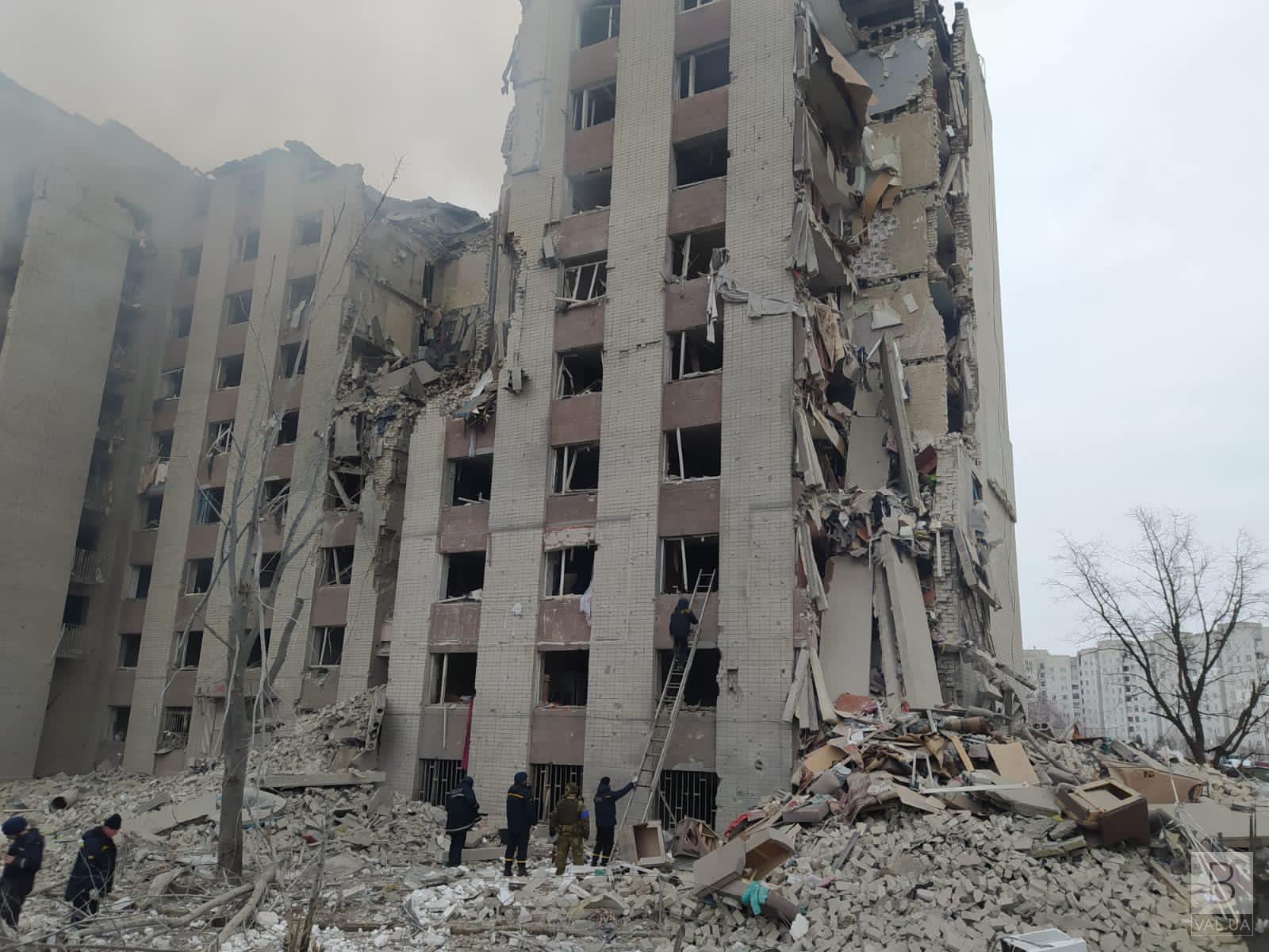 У Чернігові внаслідок авіаудару зруйнований гуртожиток: є загиблий та поранені. ФОТО