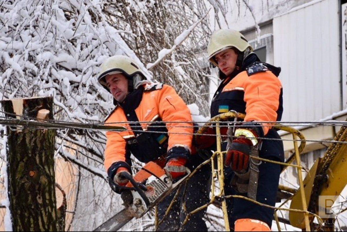 Наслідки негоди: на Чернігівщині без електрики ще залишаються 1365 споживачів