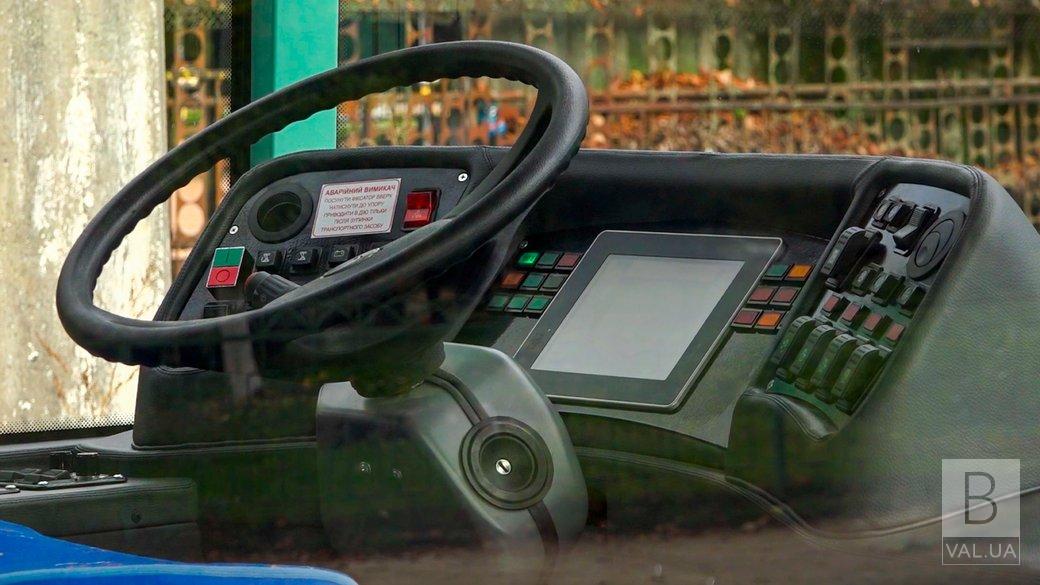 Через мобілізацію у Чернігові не вистачає водіїв: кермувати тролейбусами та автобусами запрошують жінок