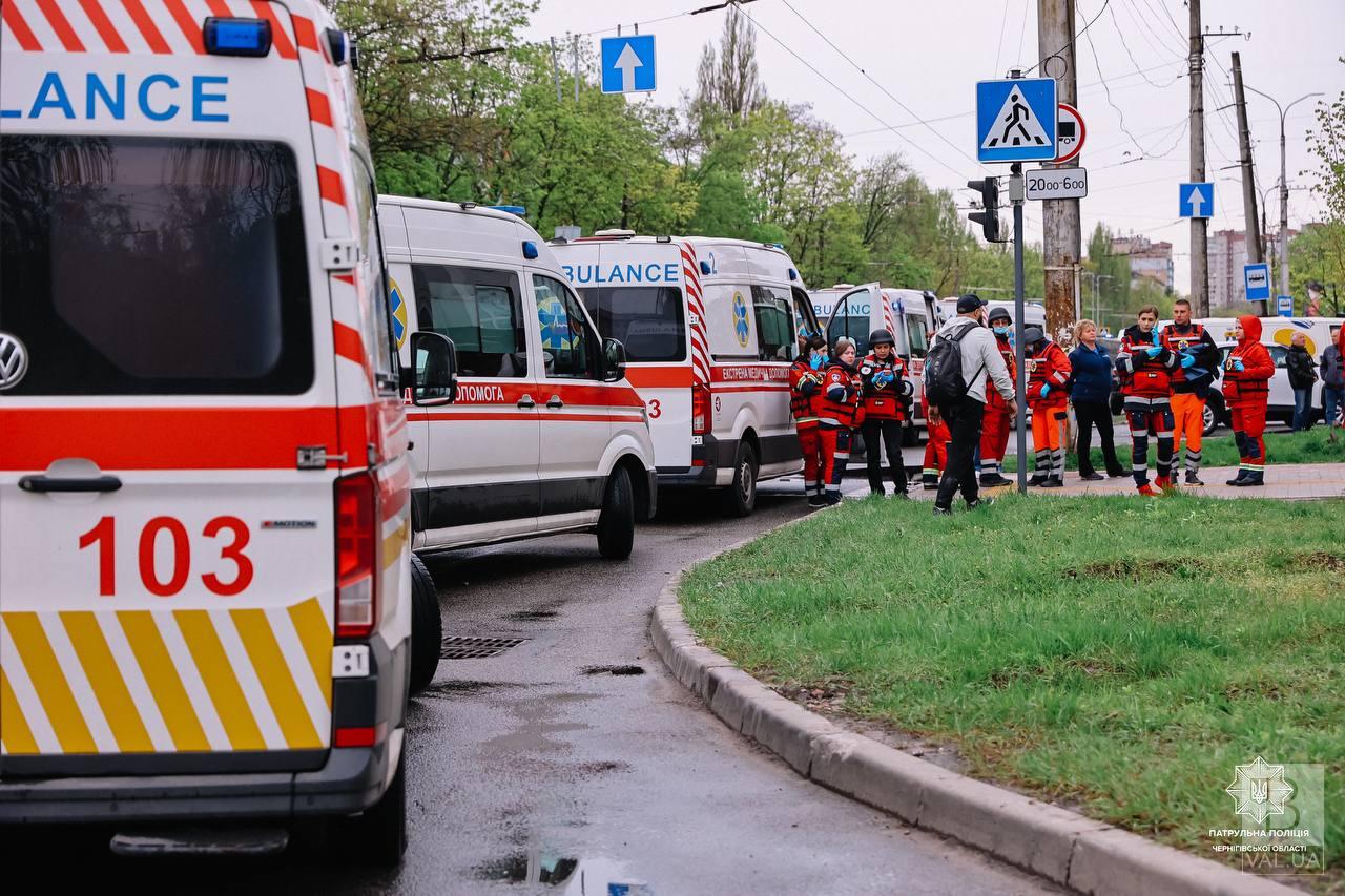 Ракетний удар по Чернігову: 17 загиблих, 78 людей звернулись до лікарень, з них – понад 40 госпіталізовано