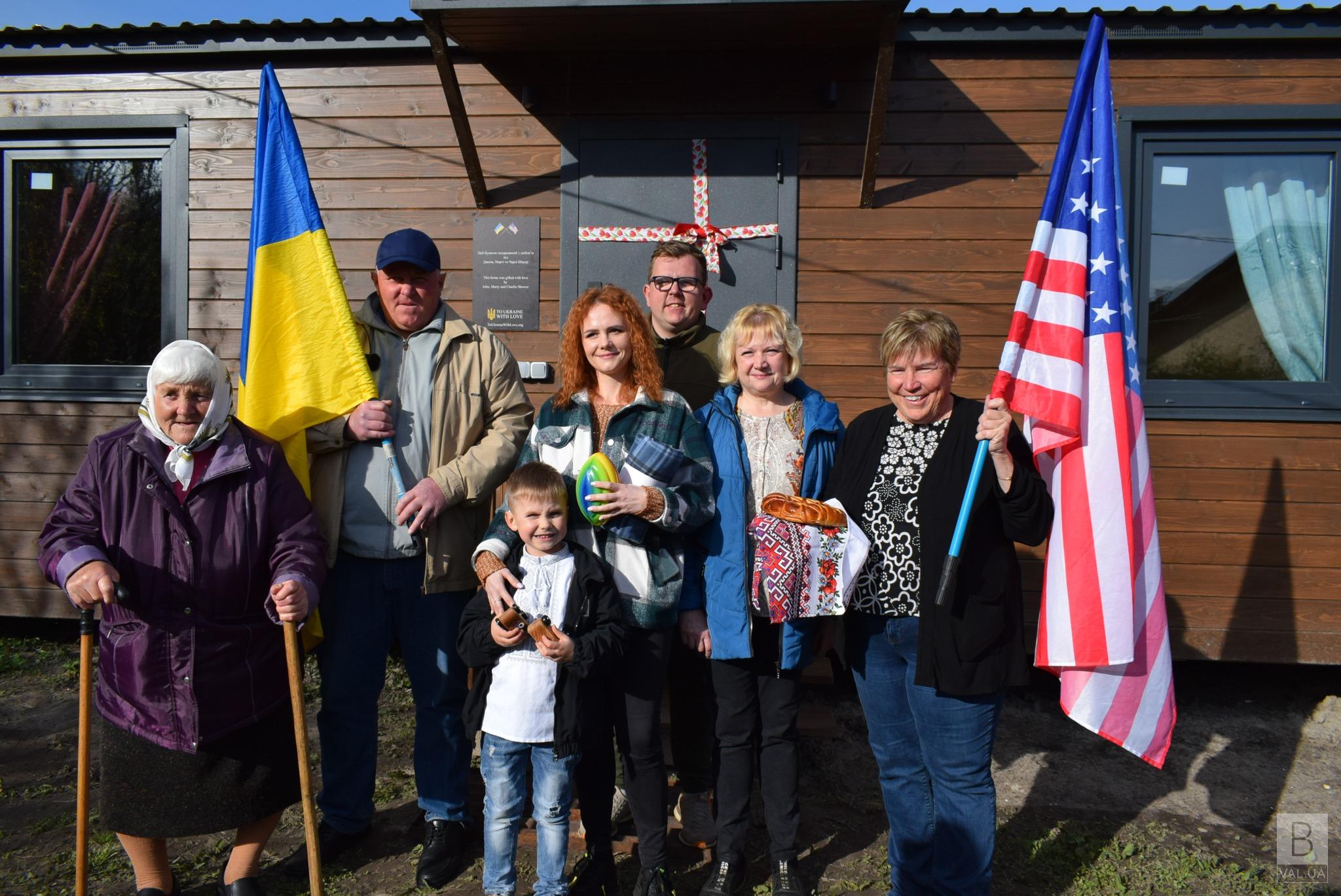 Родині з Новоселівки американці подарували модульний будинок
