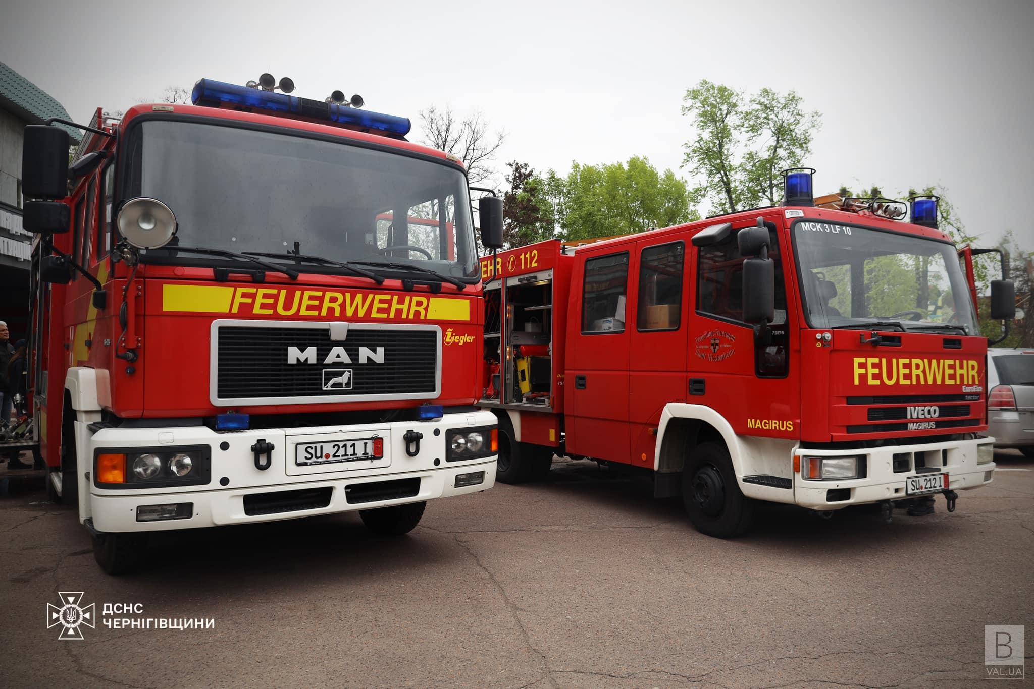  На Чернігівщині рятувальники отримали два пожежні автомобілі від благодійників